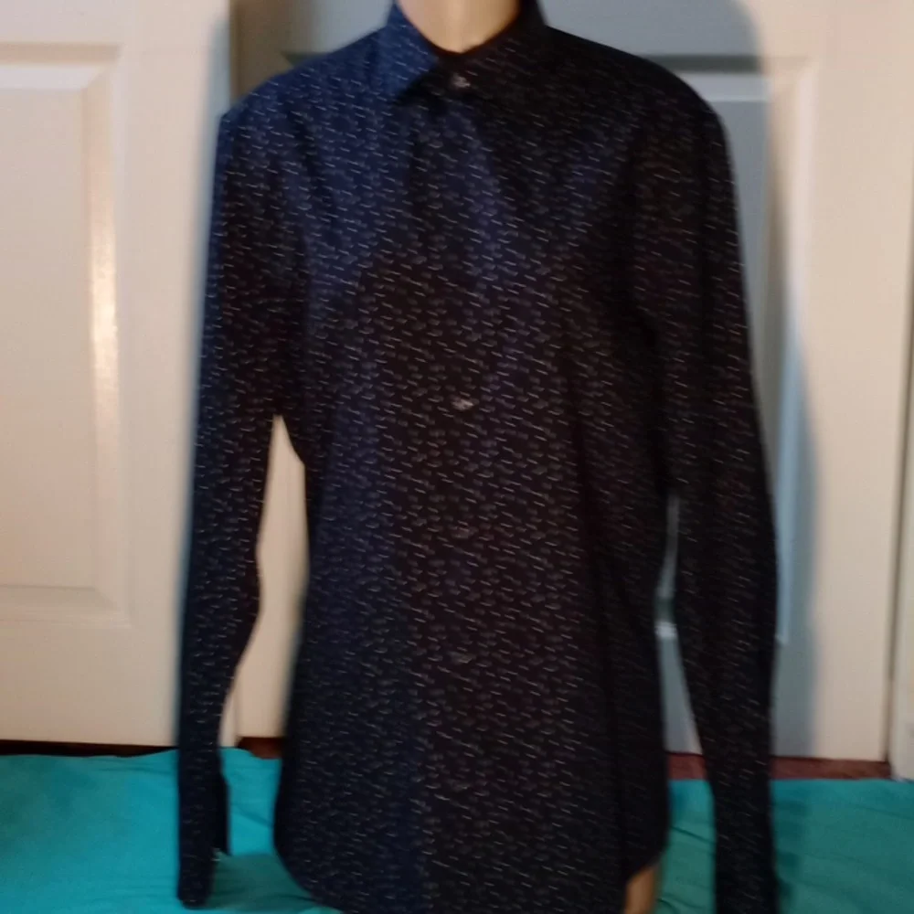 H&M BLACK WITH WHITE PRINT BUTTON SHIRT, SLIM FIT SIZE LARGE - Picture 1 of 8